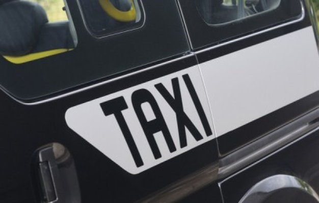 Nissan a prezentat o versiune proprie a emblematicului taxi negru londonez